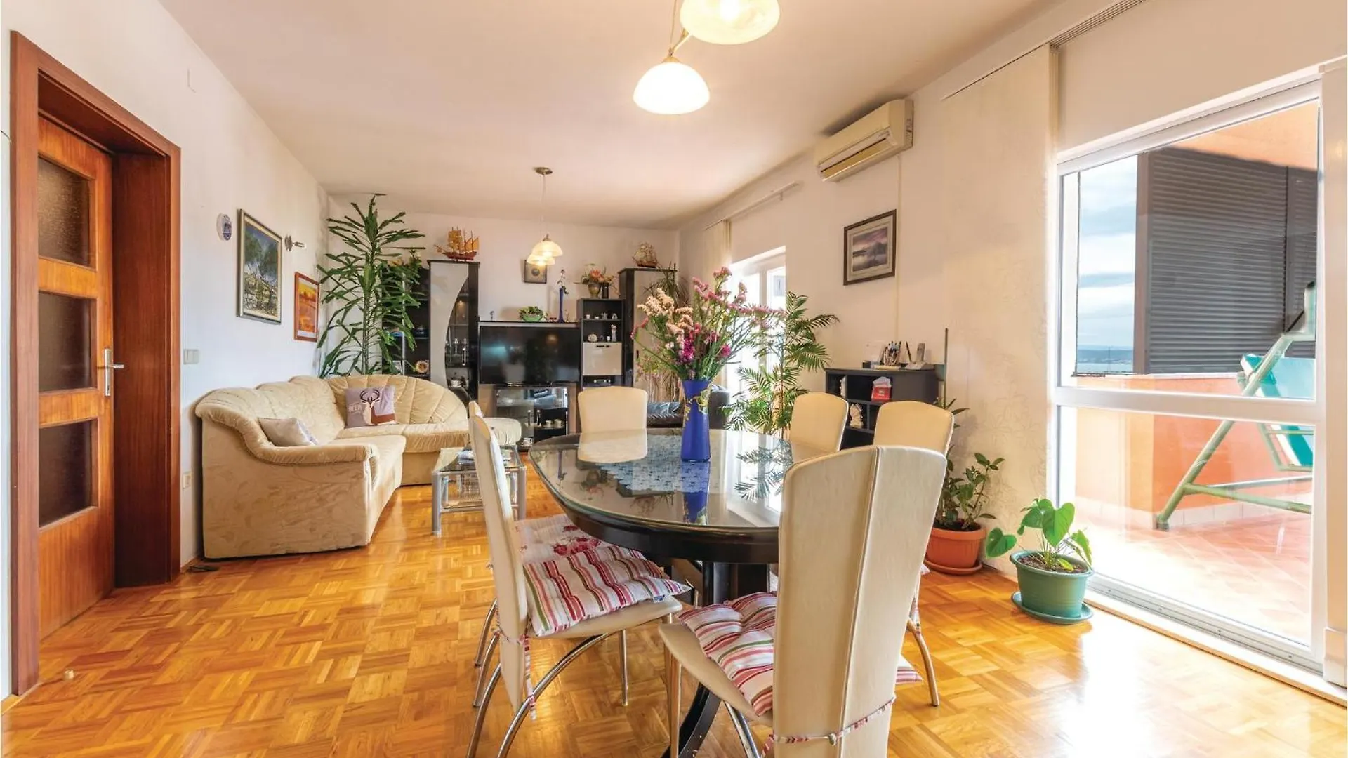 Nice Apartment In Plano With Kitchen