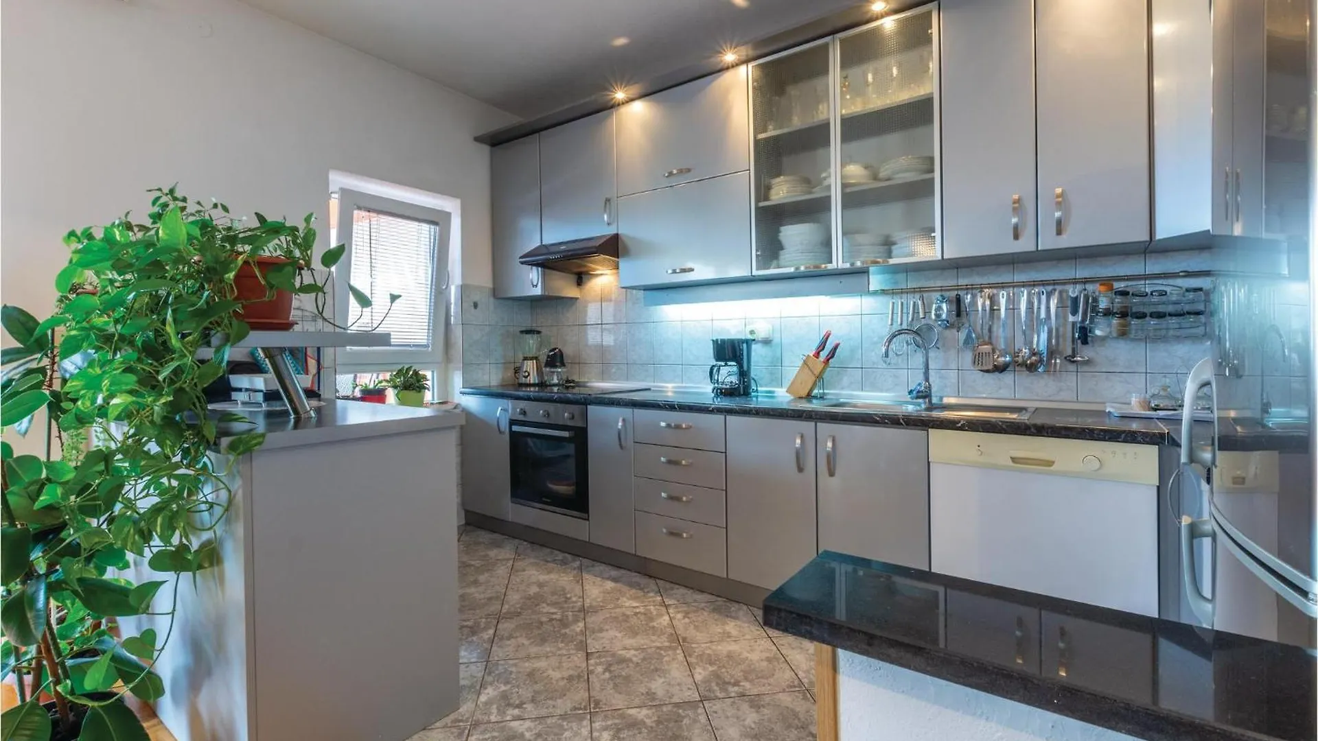 Nice Apartment In Plano With Kitchen