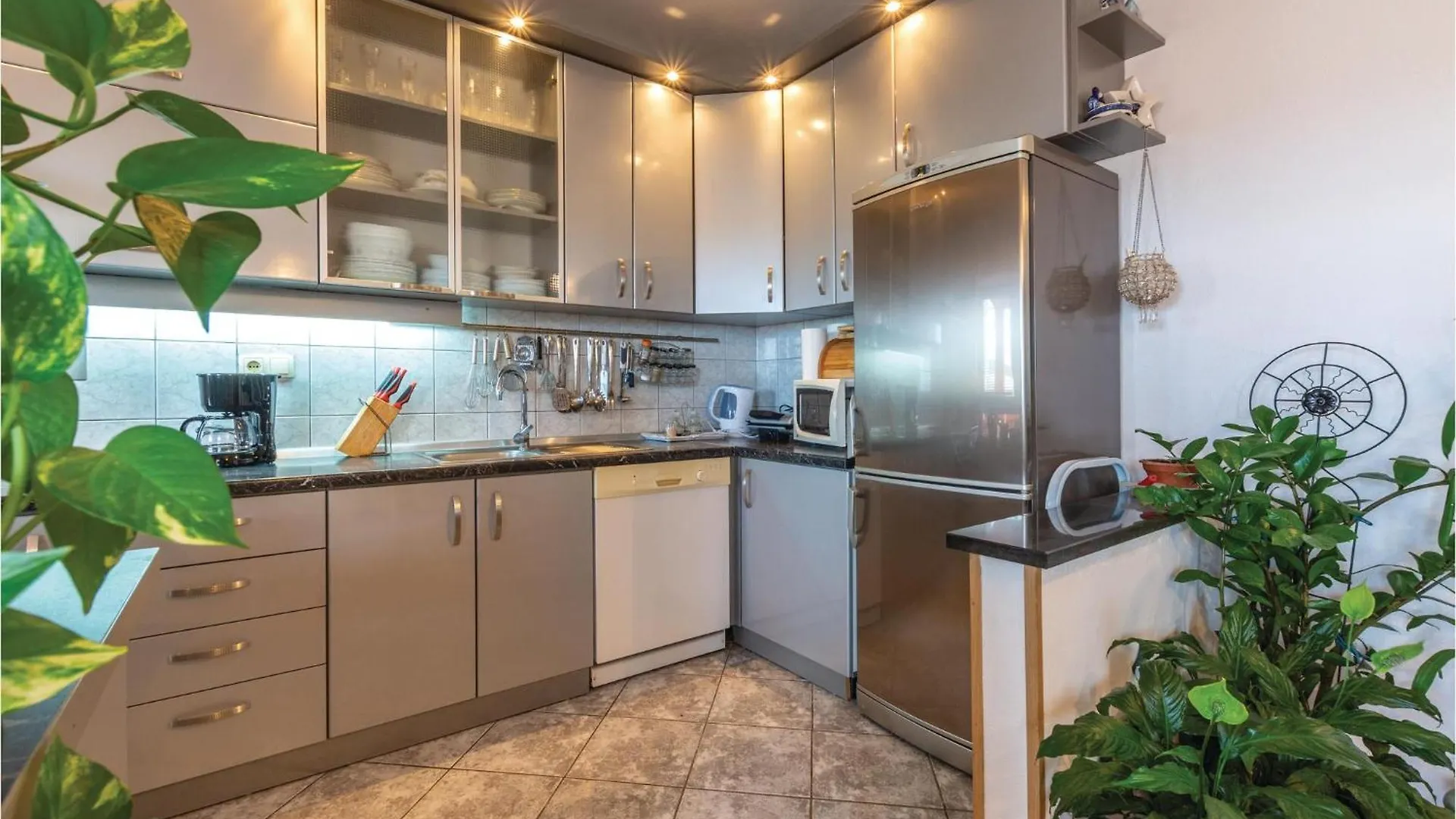 Nice Apartment In Plano With Kitchen 0*,
